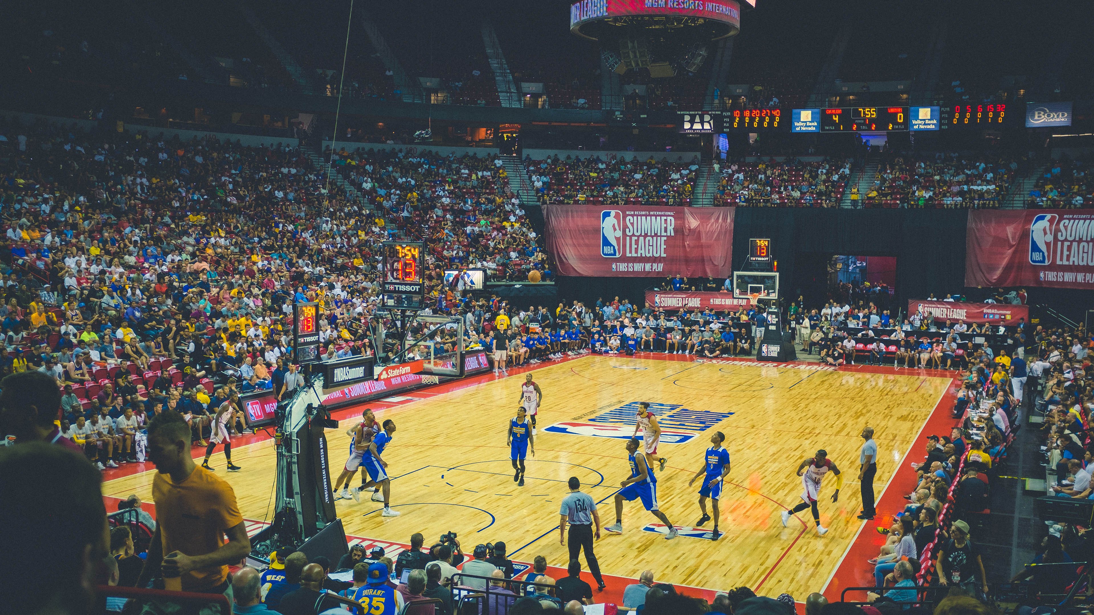 健美比赛：雕塑般躯体展示无尽活力，健美健身比赛